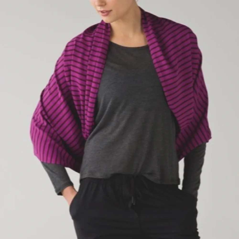 Lululemon Vinyasa Scarf Deenie Stripe Regal Plum Bordeaux Drama